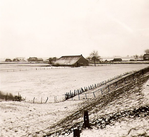 De boerderij met op de achtergrond Nieuwe Statenzijl.